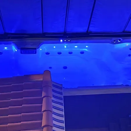 Piscine Jacuzzi Privée Chauffée, Terrasse Et Garage à Appartamento Nizza