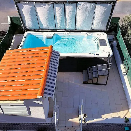 Piscine Jacuzzi Privee Chauffee, Terrasse Et Garage A Apartmán Nice